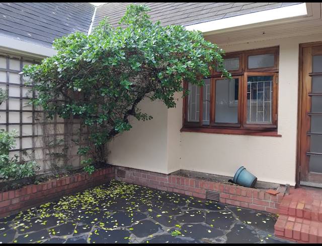 200M² OFFICE FOR SALE IN MUIZENBERG